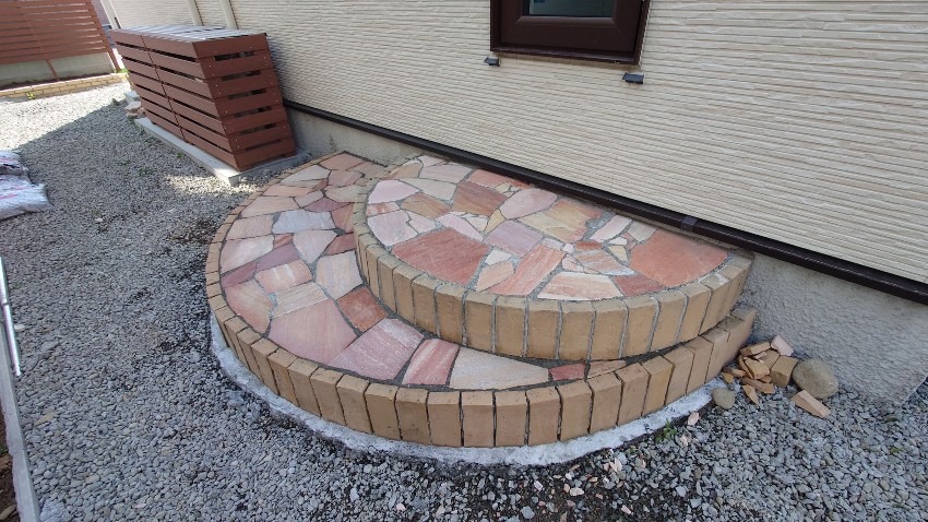 勝手口にレンガと石材でおしゃれにDIY　その3