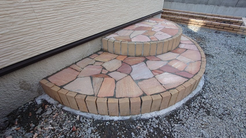 勝手口にレンガと石材でおしゃれにDIY　その1