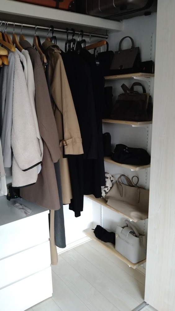 クローゼット内可動棚（カバン収納）