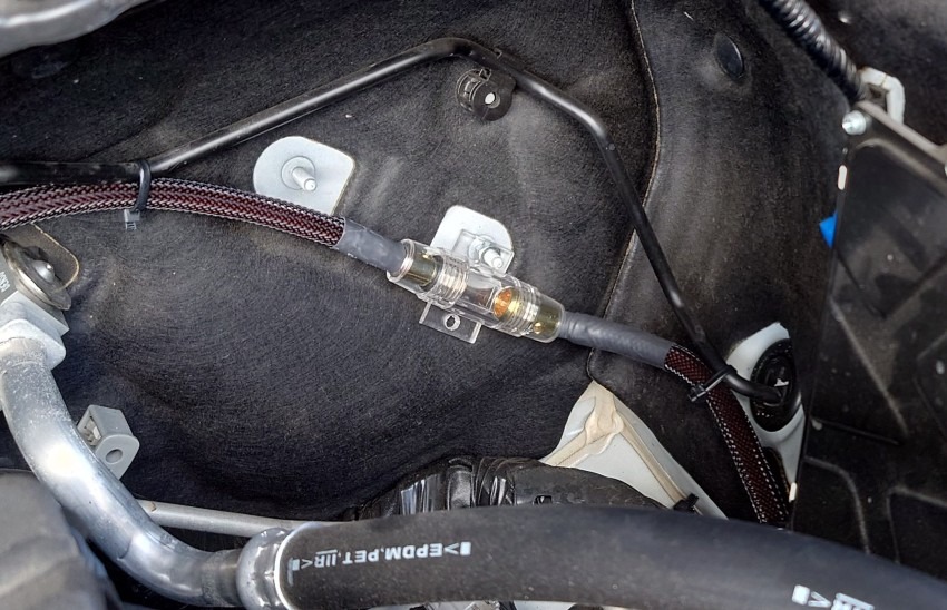 バッテリーからオーディオ用電源の取り出し（バッ直）