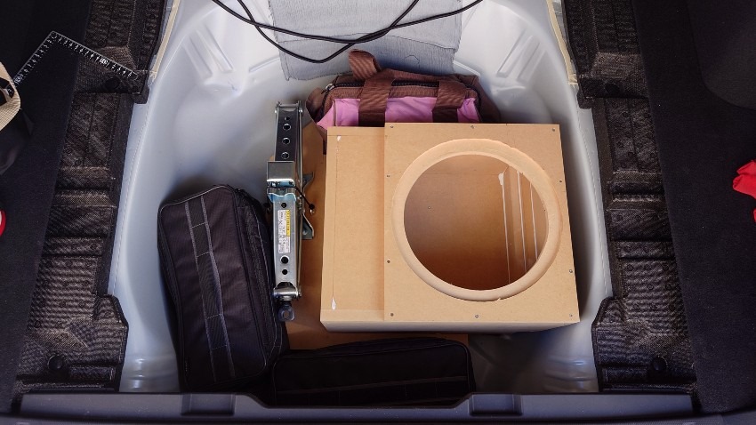サブトランクにウーファーBOXの製作